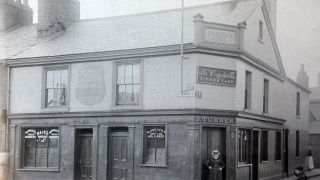 Joiners Arms exterior (date unknown)