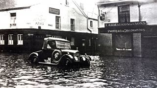 Joiners Arms floods 1922